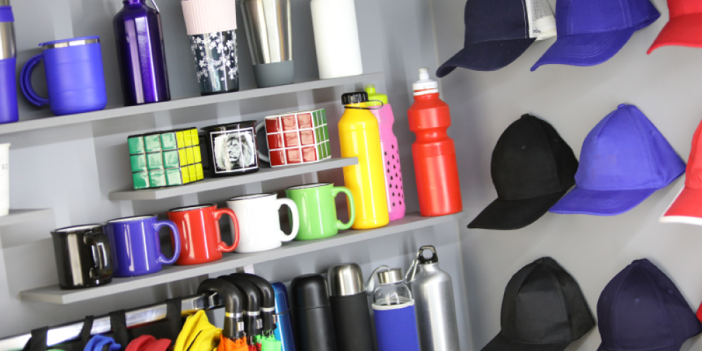 A picture displays Faddico's trending promotional products for 2024, including customized caps, cups, bottles, and more.